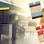 Terminalanzeige und vier verschiedene Flughafencodes