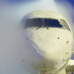 Minusgrade und Eis behindern auch den Flugverkehr. Foto: iStock/Chalabala