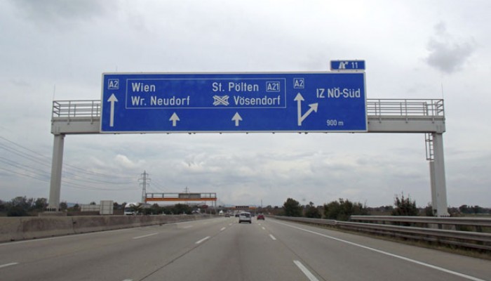 Autobahnschild Wien Österreich