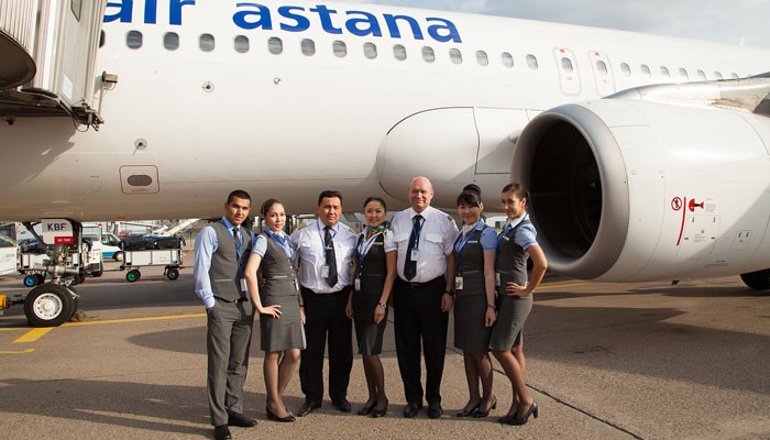 Crew der Air Astana am Hannover Airport