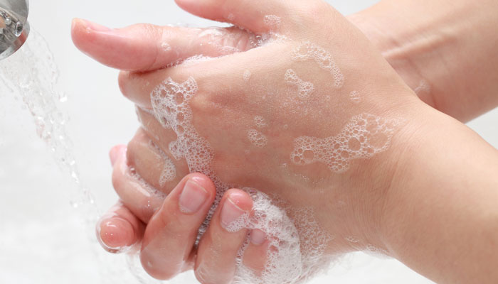 Hände beim Händewaschen