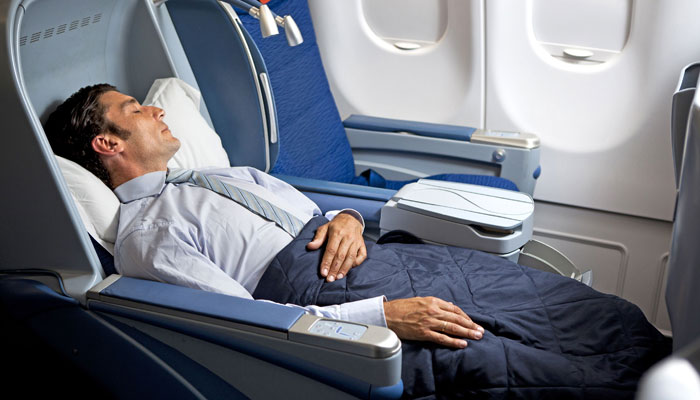 Schlafender Passagier in der Business Class von Air Europa