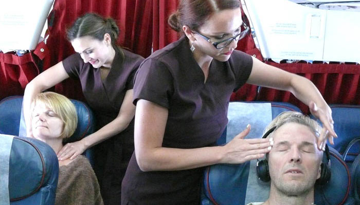 Passagiere von Air Malta bei der Wellness-Behandlung