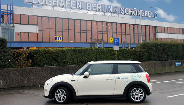Mini Drive Now am Flughafen Berlin-Schönefeld
