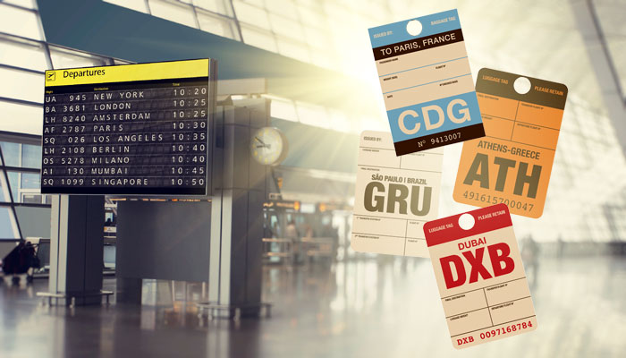 Terminalanzeige und vier verschiedene Flughafencodes
