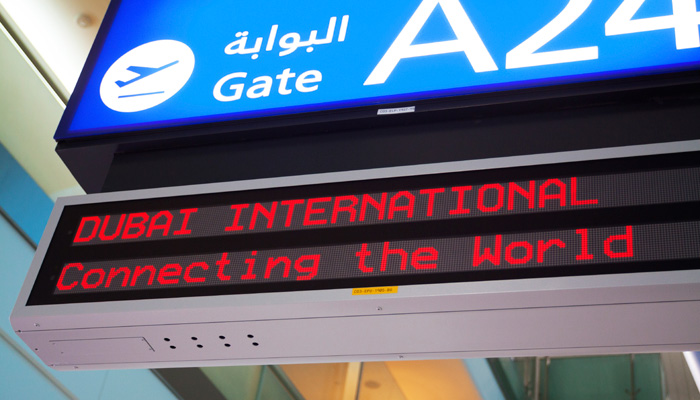 Schilder Flughafen Dubai
