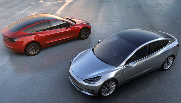Zwei Autos Model 3 von Tesla