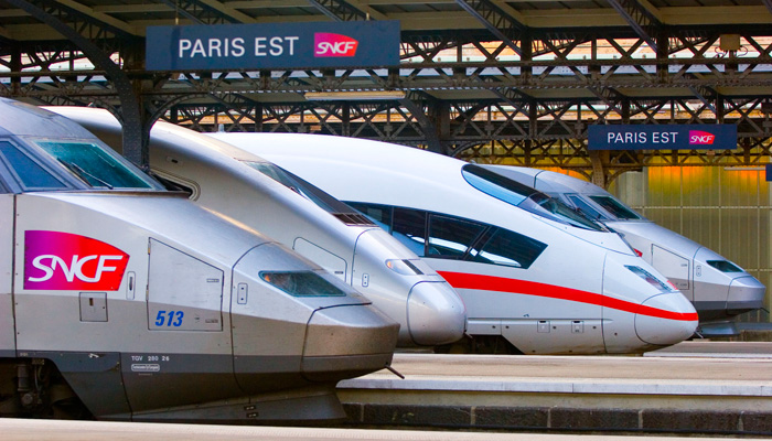 ICE 3 MF (Baureihe 406) in Paris im Bahnhof Gare de l'Est mit TGV