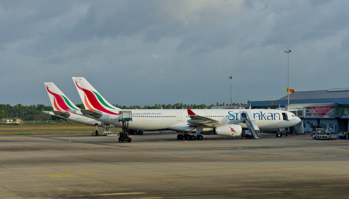Maschine der Sri Lankan Airlines am Flughafen Colombo