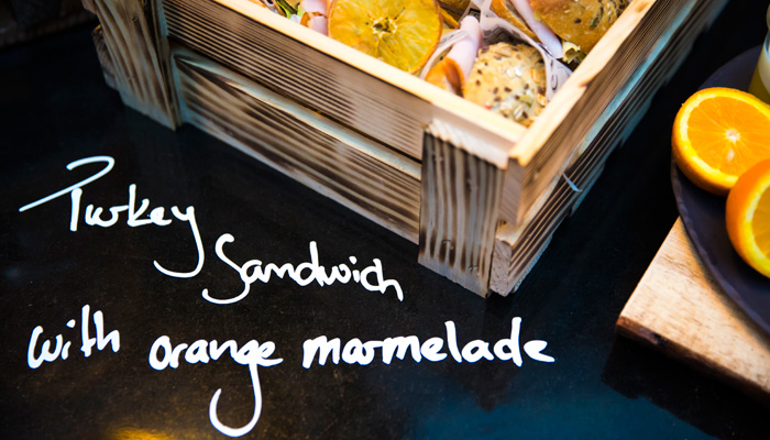 Sandwich mit Orangen-Marmelade