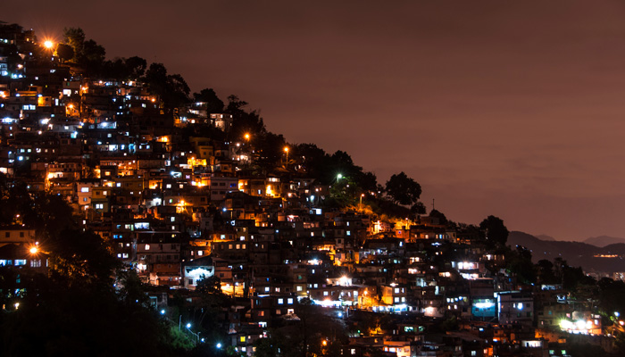 Favelas Rio de Janeiro bei Nacht