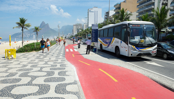 Öffentlicher Bus an der Copacabana