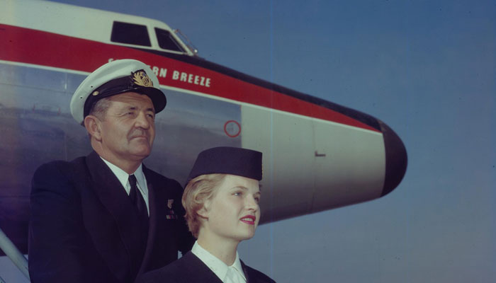 Captaim Connolly Qantas und Flugbegleiterin