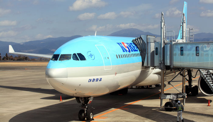 Maschine der Korean Air am Flughafen