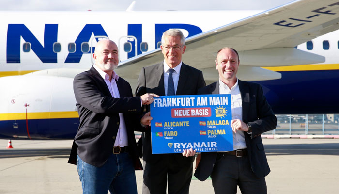 (von links nach rechts) David O’Brien (Chief Commercial Officer von Ryanair), Dr. Stefan Schulte (Vorstandsvorsitzender der Fraport AG), Kenny Jacobs (Chief Marketing Officer von Ryanair)