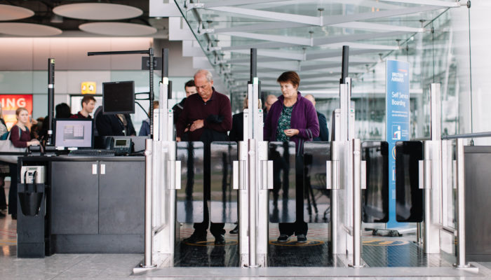 Self Service Boarding Gates in London-Heathrow. Foto: Stuart Bailey