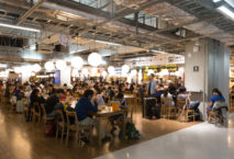 Food court in Narita International Airport, Terminal 3. Foto: iStock