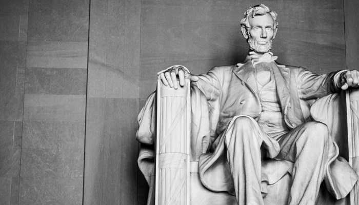 Statue Abraham Lincoln; Foto: iStock.com/LionelHKR
