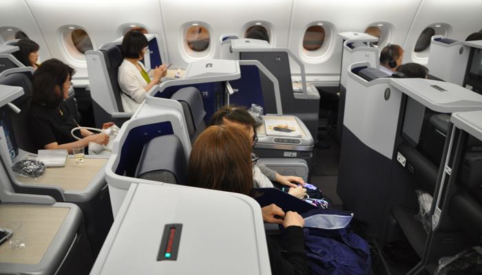 Die Business Class in der ANA All Nippon Airways A380. Foto: Andreas Spaeth