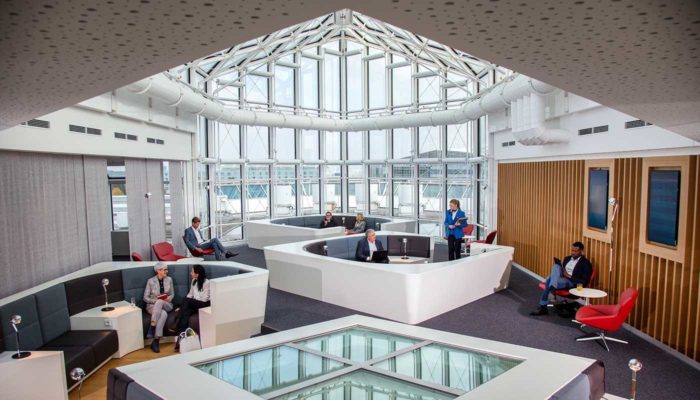Verteilt auf zwei Stockwerke: Die Airport World Lounge. Foto: Flughafen München