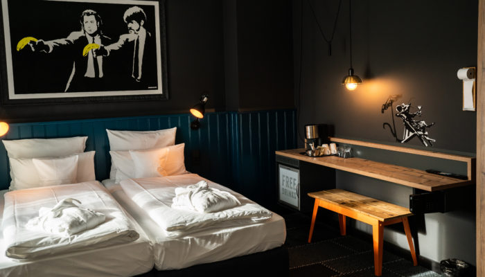 "Pulp Fiction" mit Bananen im Schlafzimmer. Foto: Lindner Hotels/Annika List
