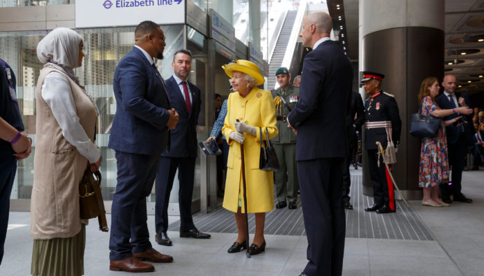 Queen Elizabeth II. und HRH Prince Edward Earl of Wessex besuchten den Bahnhof Paddington. Foto: Crossrail