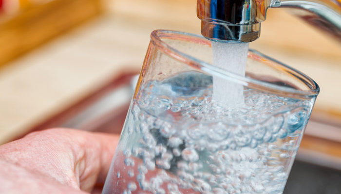 Leitungswasser Wasserglas